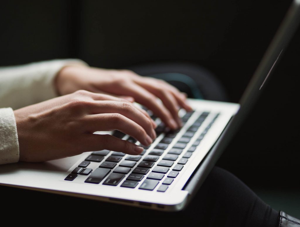 Ønsker du at komme til tops på Google, er det alfa og omega at have gode SEO-tekster på din professionelle hjemmeside